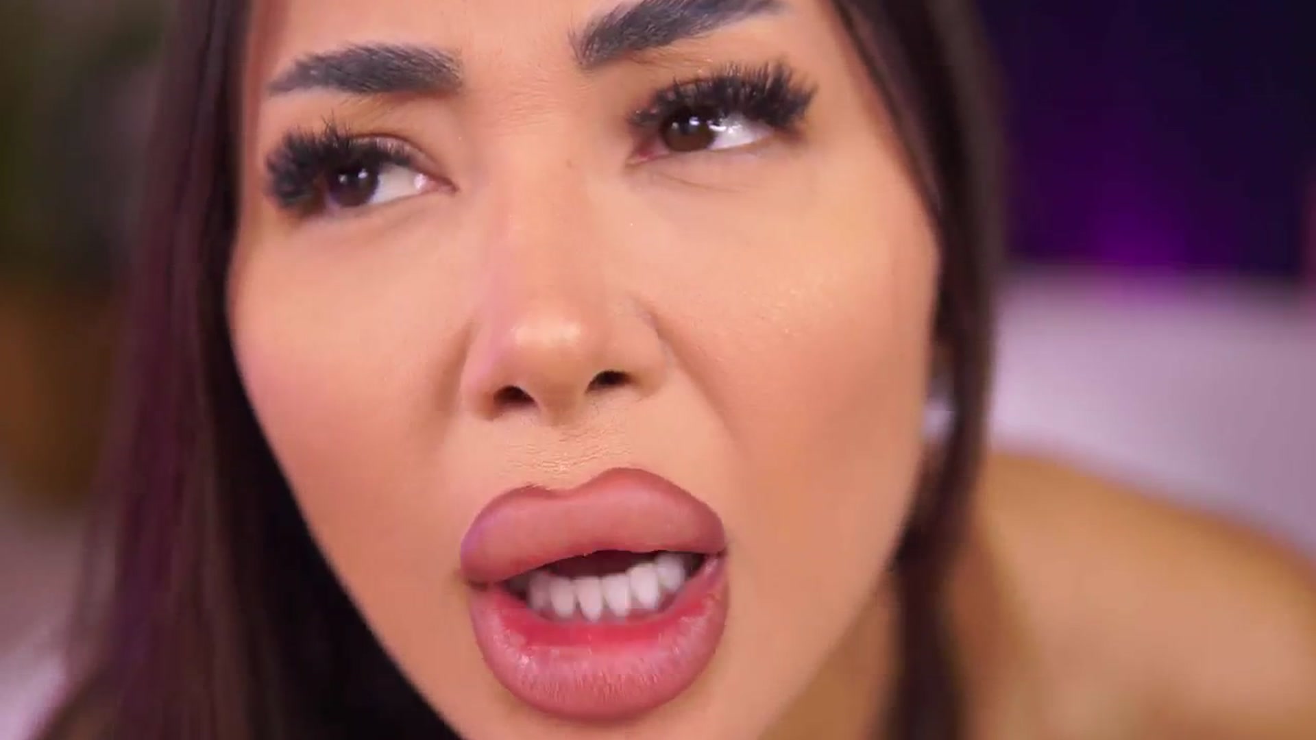 Gallery image thumbnail from Missmo0n1's myfreecams stream on, 02/26/2025, 09:02 image 16 of 20