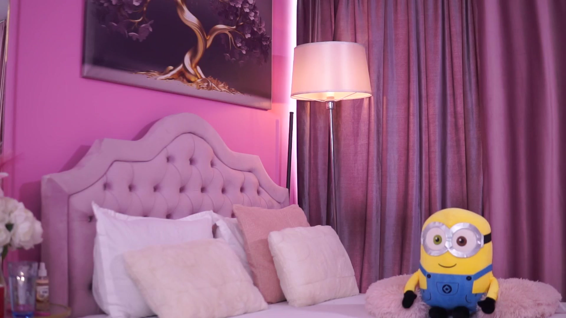 Gallery image thumbnail from Missmo0n1's myfreecams stream on, 04/12/2025, 10:04 image 19 of 20