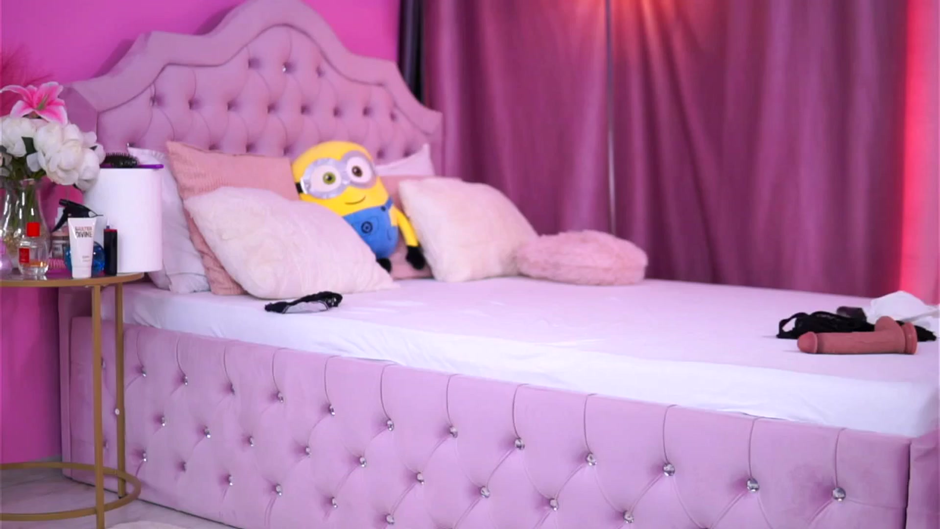 Gallery image thumbnail from Missmo0n1's myfreecams stream on, 04/24/2025, 12:27 image 13 of 20
