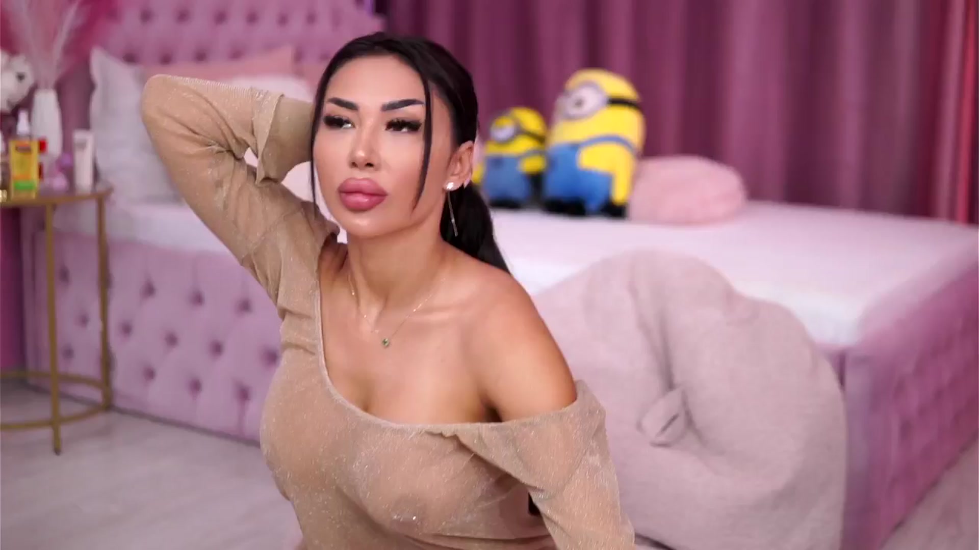 Gallery image thumbnail from Missmo0n1's myfreecams stream on, 05/07/2025, 09:30 image 10 of 20