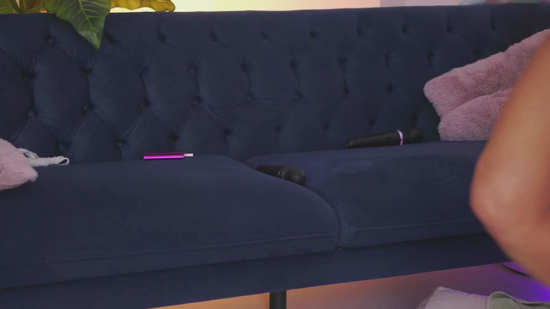 Gallery image thumbnail from Missmo0n1's myfreecams stream on, 05/26/2025, 12:25 image 12 of 20