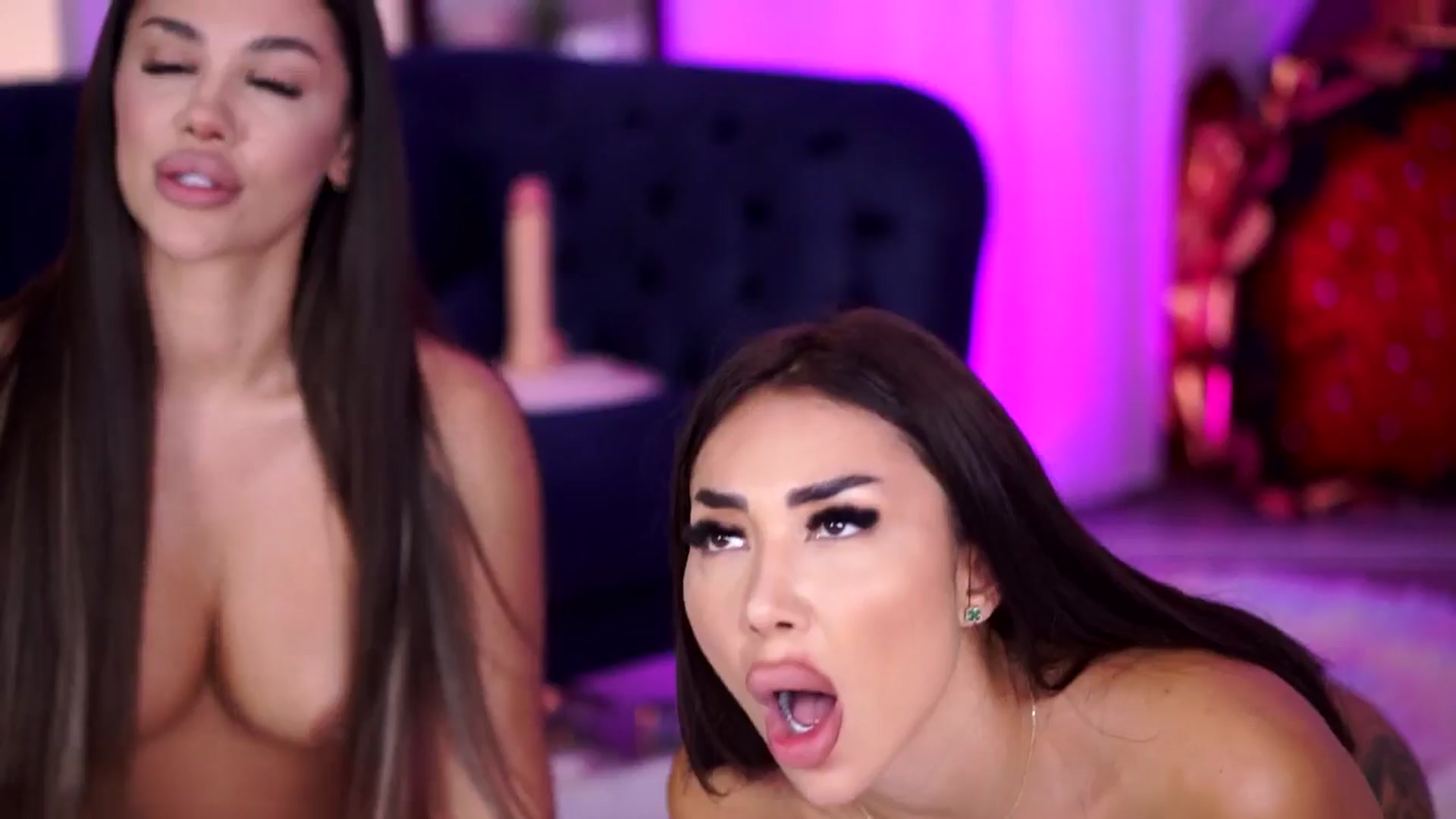 Gallery image thumbnail from Missmo0n1's myfreecams stream on, 07/11/2025, 18:49 image 11 of 20