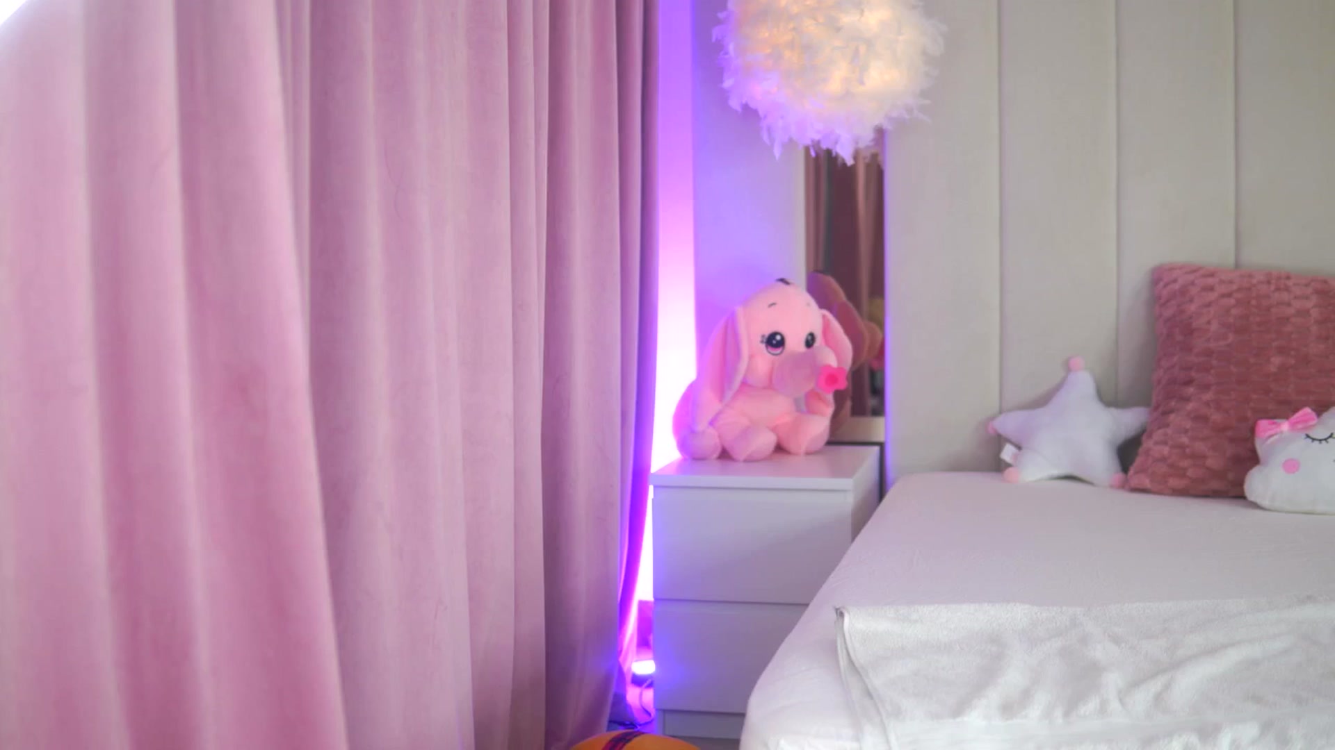 Gallery image thumbnail from Missmo0n1's myfreecams stream on, 08/04/2025, 21:05 image 5 of 20