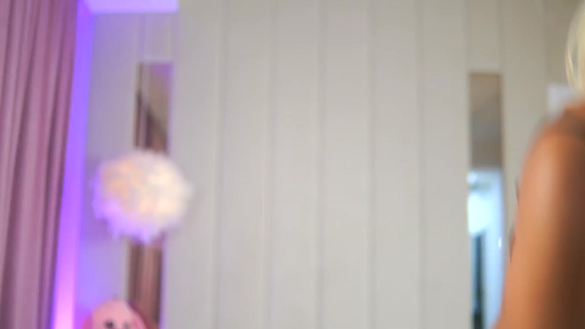 Gallery image thumbnail from Missmo0n1's myfreecams stream on, 08/04/2025, 21:05 image 16 of 20