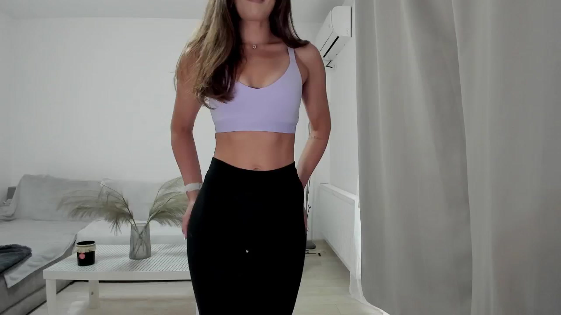 Gallery image thumbnail from Missquinn_'s myfreecams stream on, 06/18/2024, 07:10 image 2 of 20