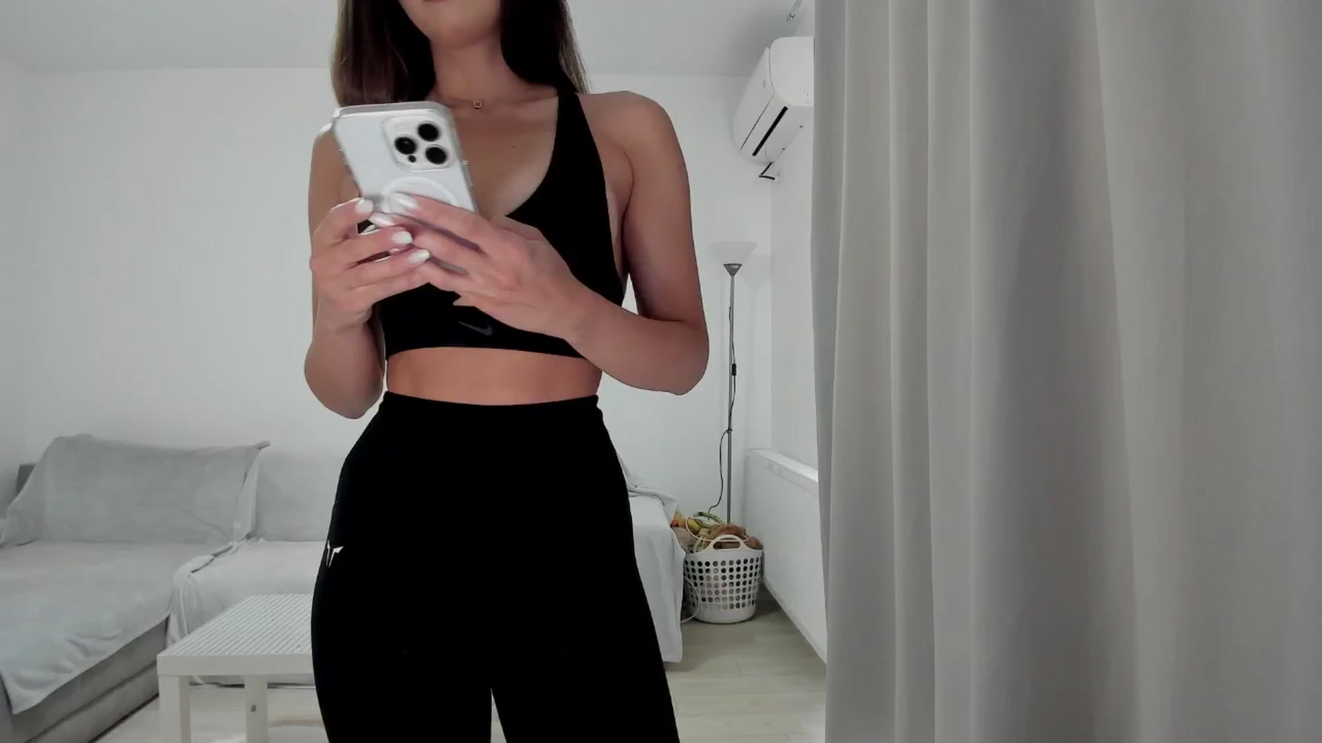 Gallery image thumbnail from Missquinn_'s myfreecams stream on, 06/25/2024, 07:19 image 6 of 20