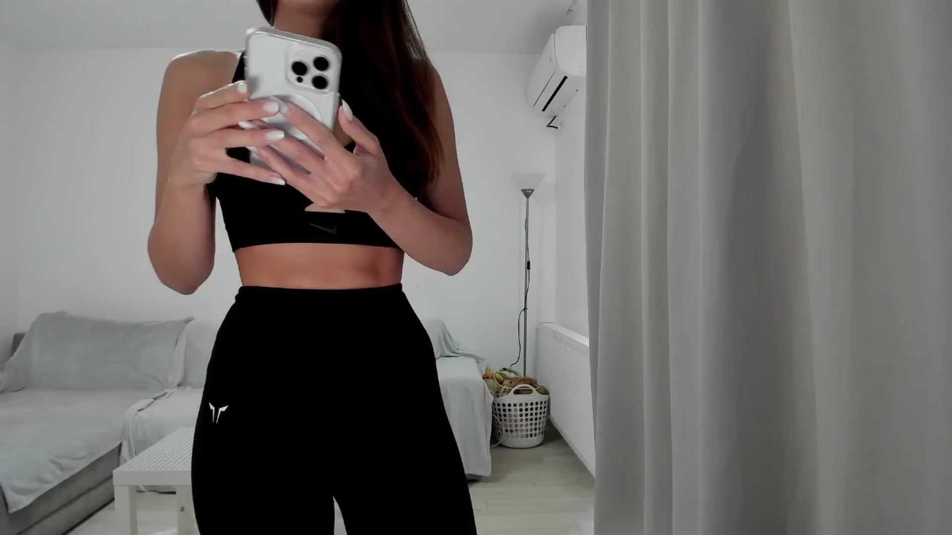 Gallery image thumbnail from Missquinn_'s myfreecams stream on, 06/25/2024, 07:19 image 13 of 20