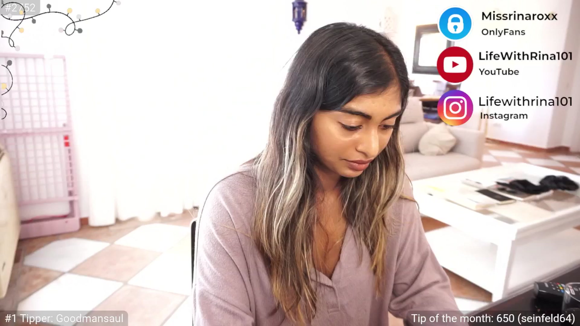 Gallery image thumbnail from Missrinaroxx's myfreecams stream on, 04/15/2025, 13:00 image 17 of 20