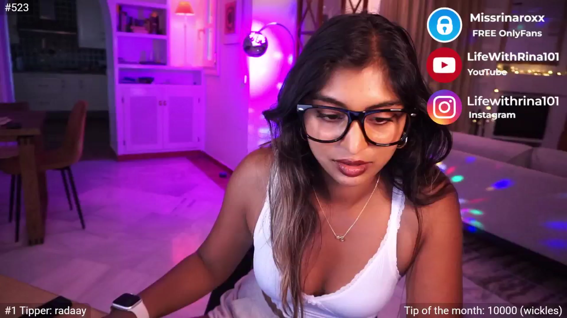 Gallery image thumbnail from Missrinaroxx's myfreecams stream on, 05/21/2025, 20:15 image 9 of 20