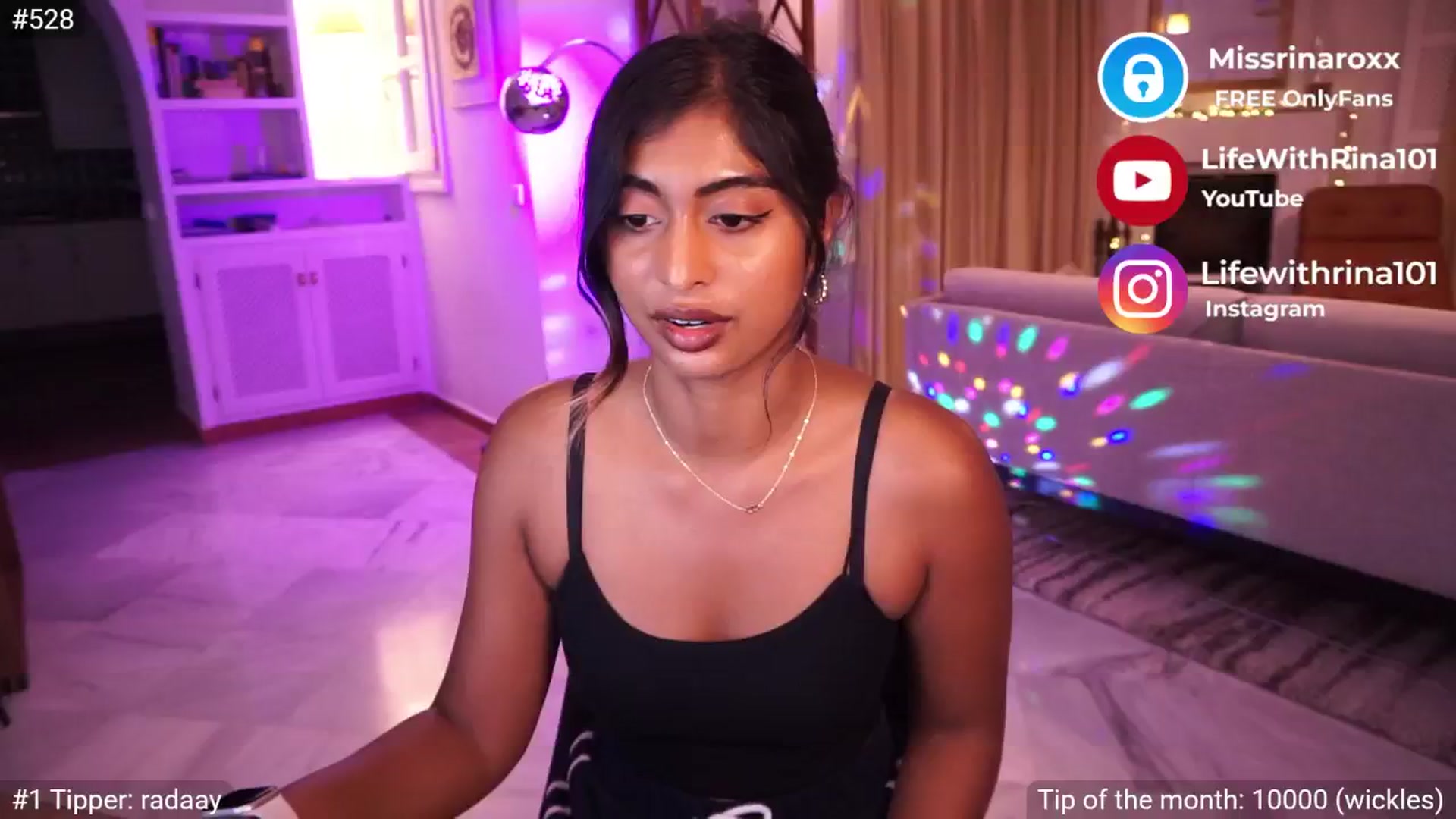 Gallery image thumbnail from Missrinaroxx's myfreecams stream on, 05/27/2025, 19:41 image 17 of 20