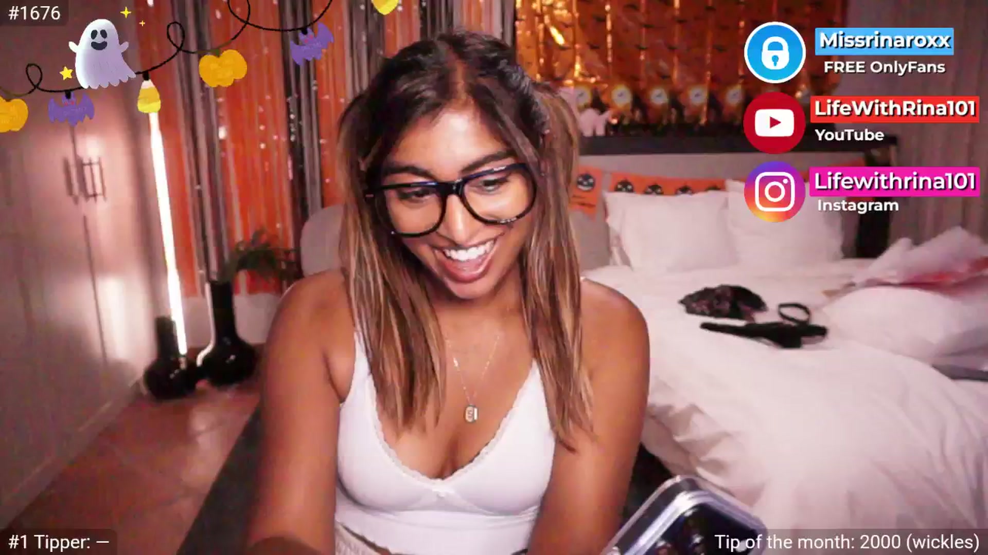 Gallery image thumbnail from Missrinaroxx's myfreecams stream on, 10/13/2025, 19:01 image 4 of 20