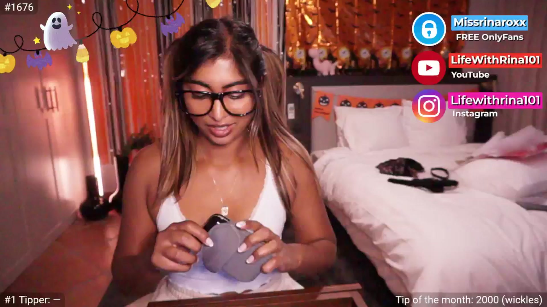 Gallery image thumbnail from Missrinaroxx's myfreecams stream on, 10/13/2025, 19:01 image 5 of 20