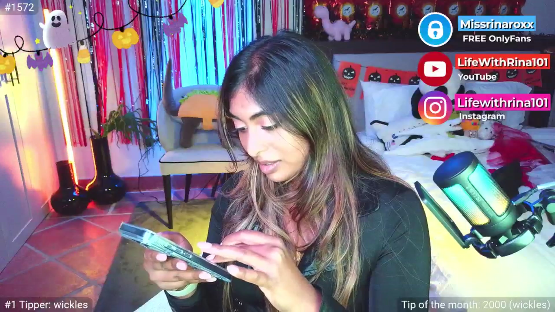 Gallery image thumbnail from Missrinaroxx's myfreecams stream on, 10/31/2025, 21:08 image 19 of 20