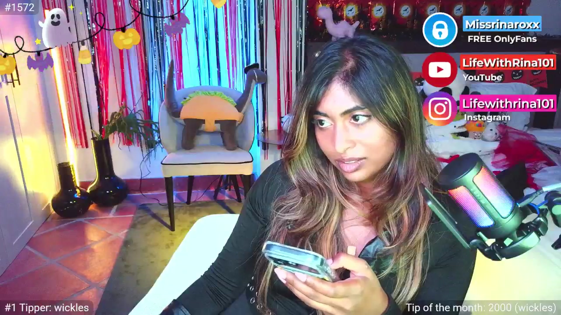 Gallery image thumbnail from Missrinaroxx's myfreecams stream on, 10/31/2025, 21:08 image 18 of 20