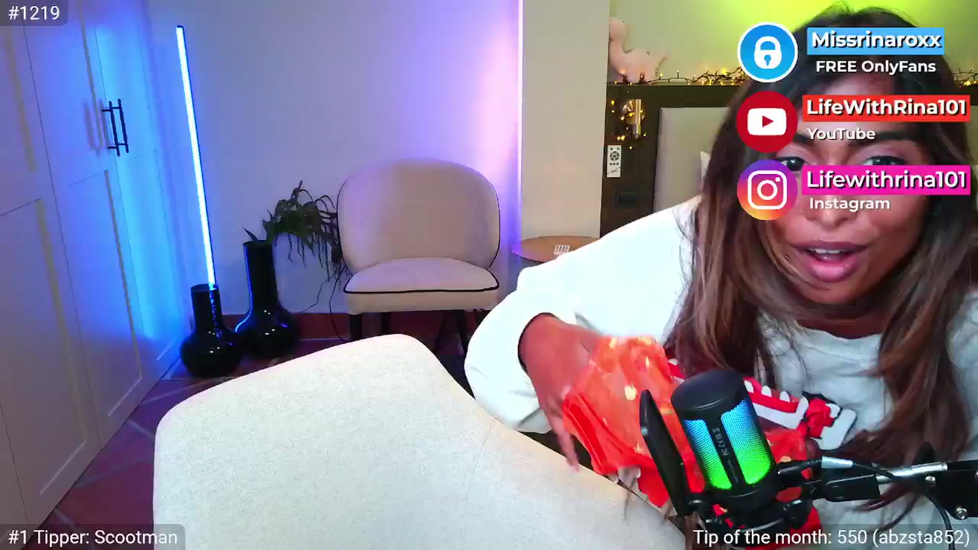 Gallery image thumbnail from Missrinaroxx's myfreecams stream on, 04/10/2026, 19:38 image 9 of 20