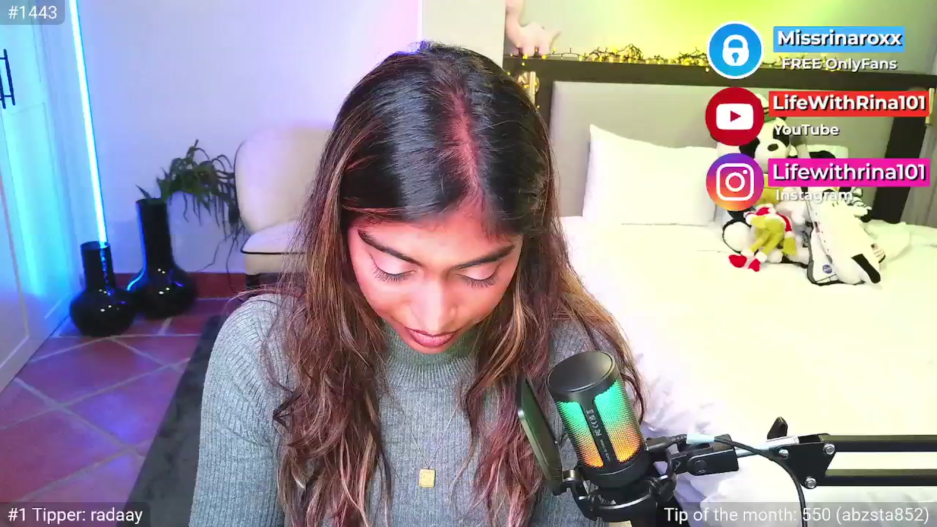 Gallery image thumbnail from Missrinaroxx's myfreecams stream on, 04/12/2026, 19:39 image 6 of 20