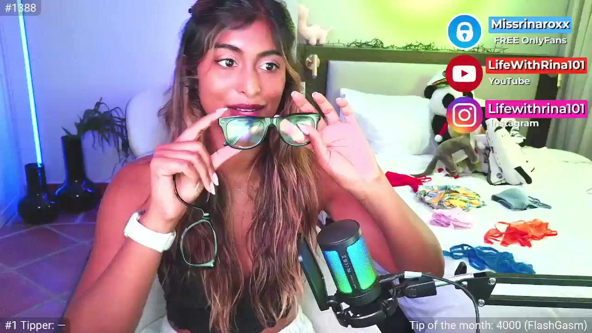 Gallery image thumbnail from Missrinaroxx's myfreecams stream on, 04/27/2026, 12:18 image 2 of 20
