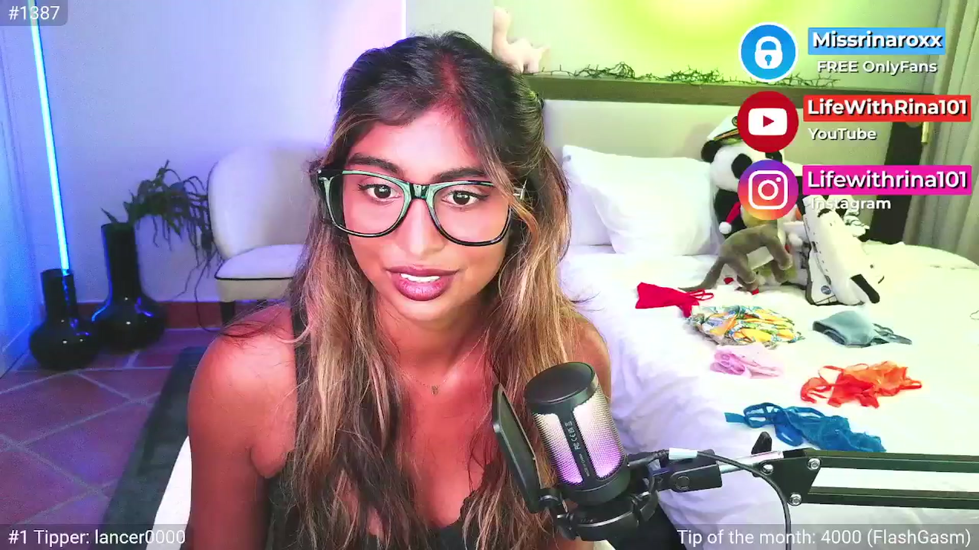 Gallery image thumbnail from Missrinaroxx's myfreecams stream on, 04/27/2026, 12:18 image 18 of 20