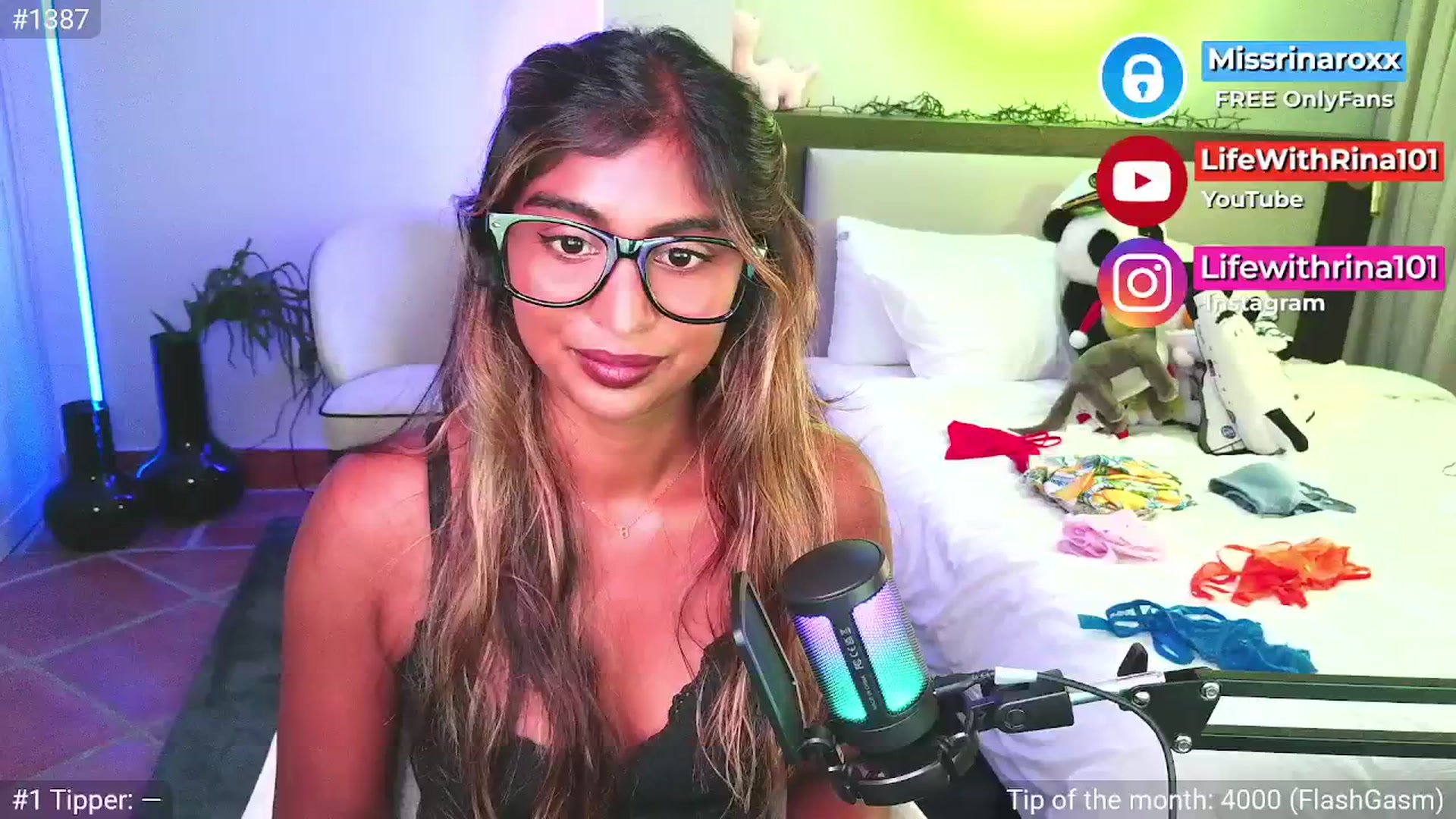 Gallery image thumbnail from Missrinaroxx's myfreecams stream on, 04/27/2026, 12:18 image 17 of 20