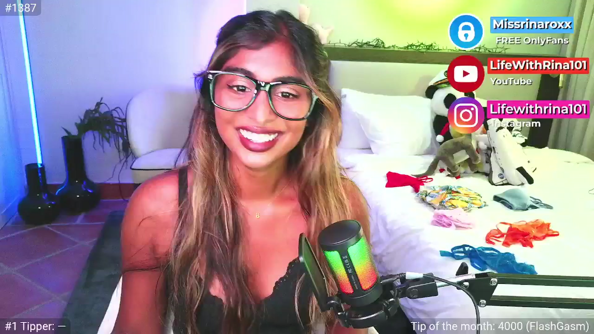 Gallery image thumbnail from Missrinaroxx's myfreecams stream on, 04/27/2026, 12:18 image 16 of 20
