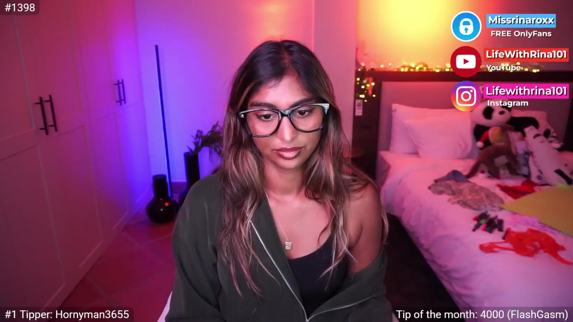 Gallery image thumbnail from Missrinaroxx's myfreecams stream on, 04/30/2026, 18:45 image 17 of 20
