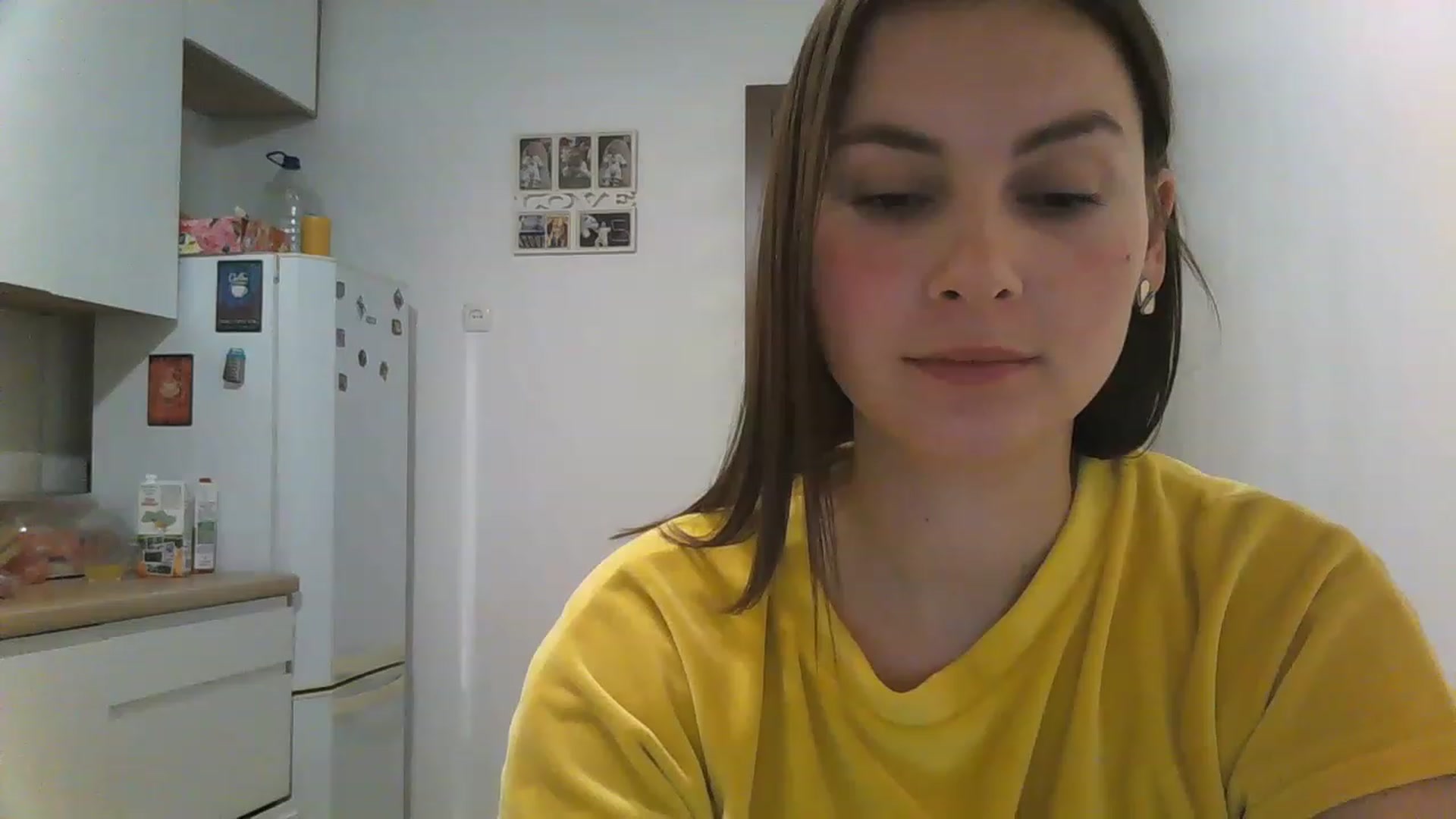 Gallery image thumbnail from MisssLove_is's myfreecams stream on, 12/03/2022, 15:15 image 12 of 20