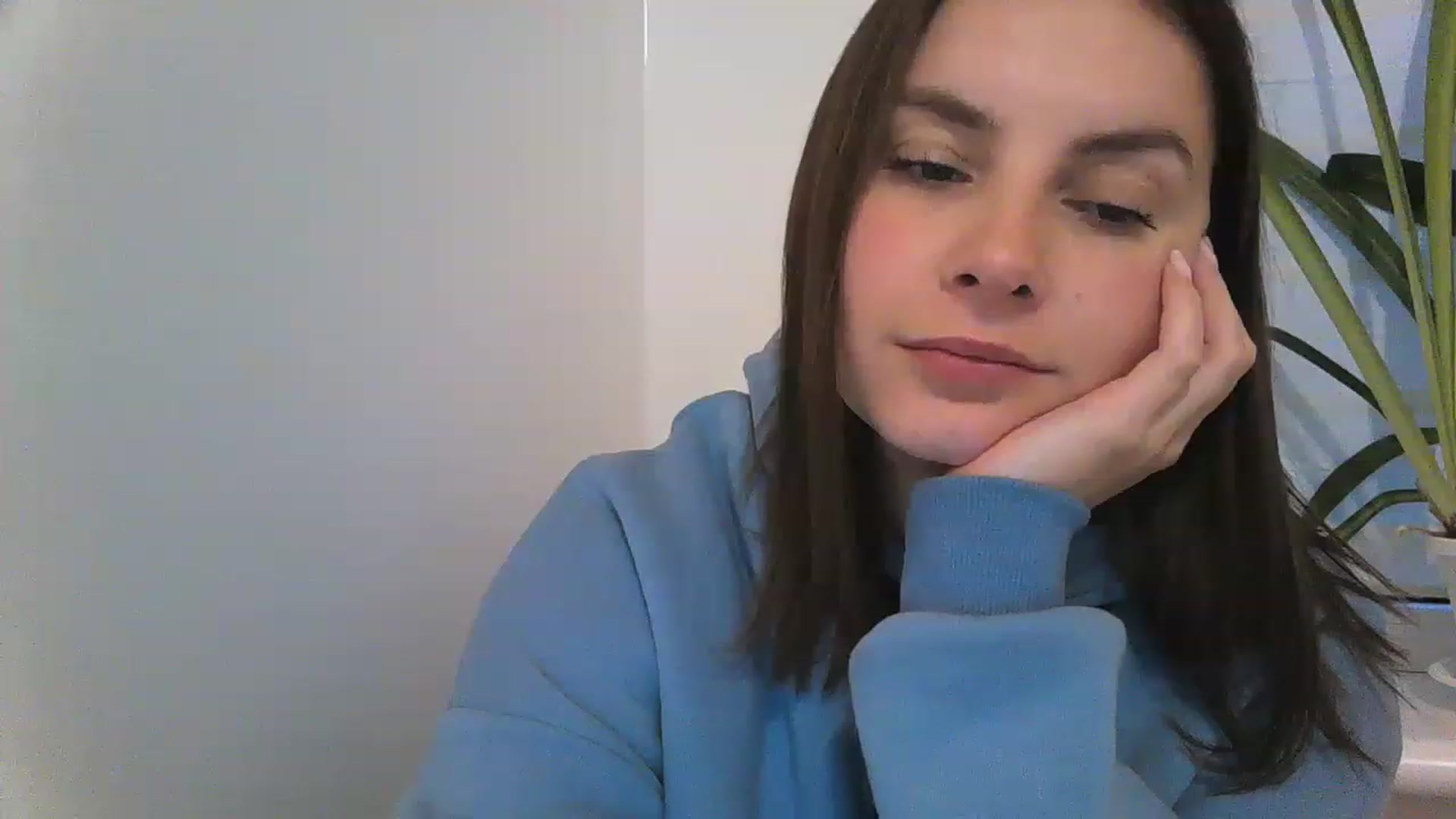 Gallery image thumbnail from MisssLove_is's myfreecams stream on, 12/04/2022, 14:22 image 12 of 20