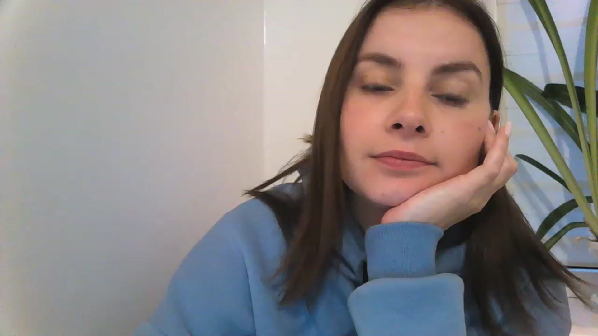Gallery image thumbnail from MisssLove_is's myfreecams stream on, 12/04/2022, 14:22 image 1 of 20