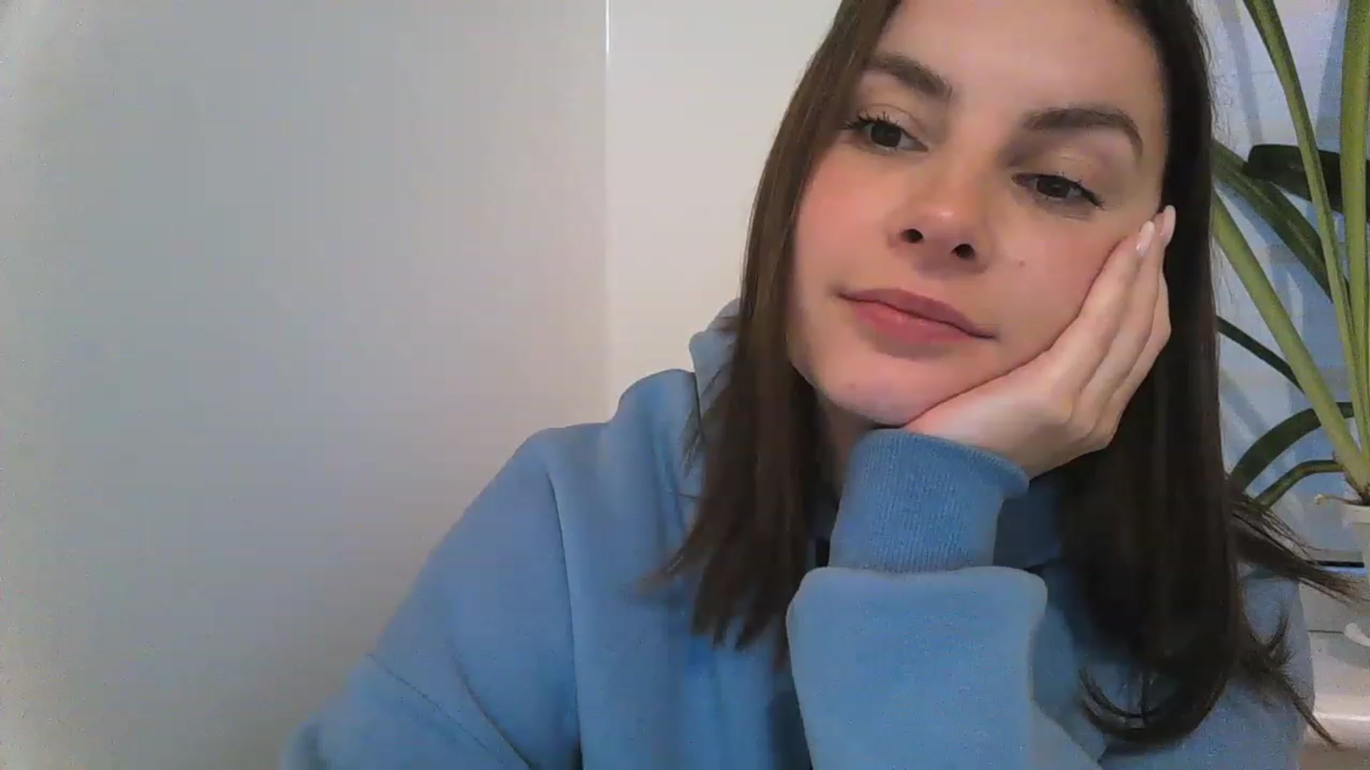 Gallery image thumbnail from MisssLove_is's myfreecams stream on, 12/04/2022, 14:22 image 11 of 20