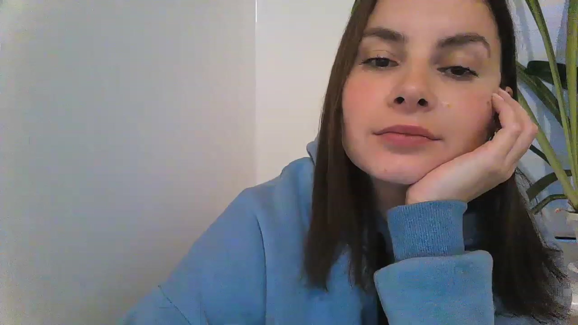 Gallery image thumbnail from MisssLove_is's myfreecams stream on, 12/04/2022, 14:22 image 15 of 20
