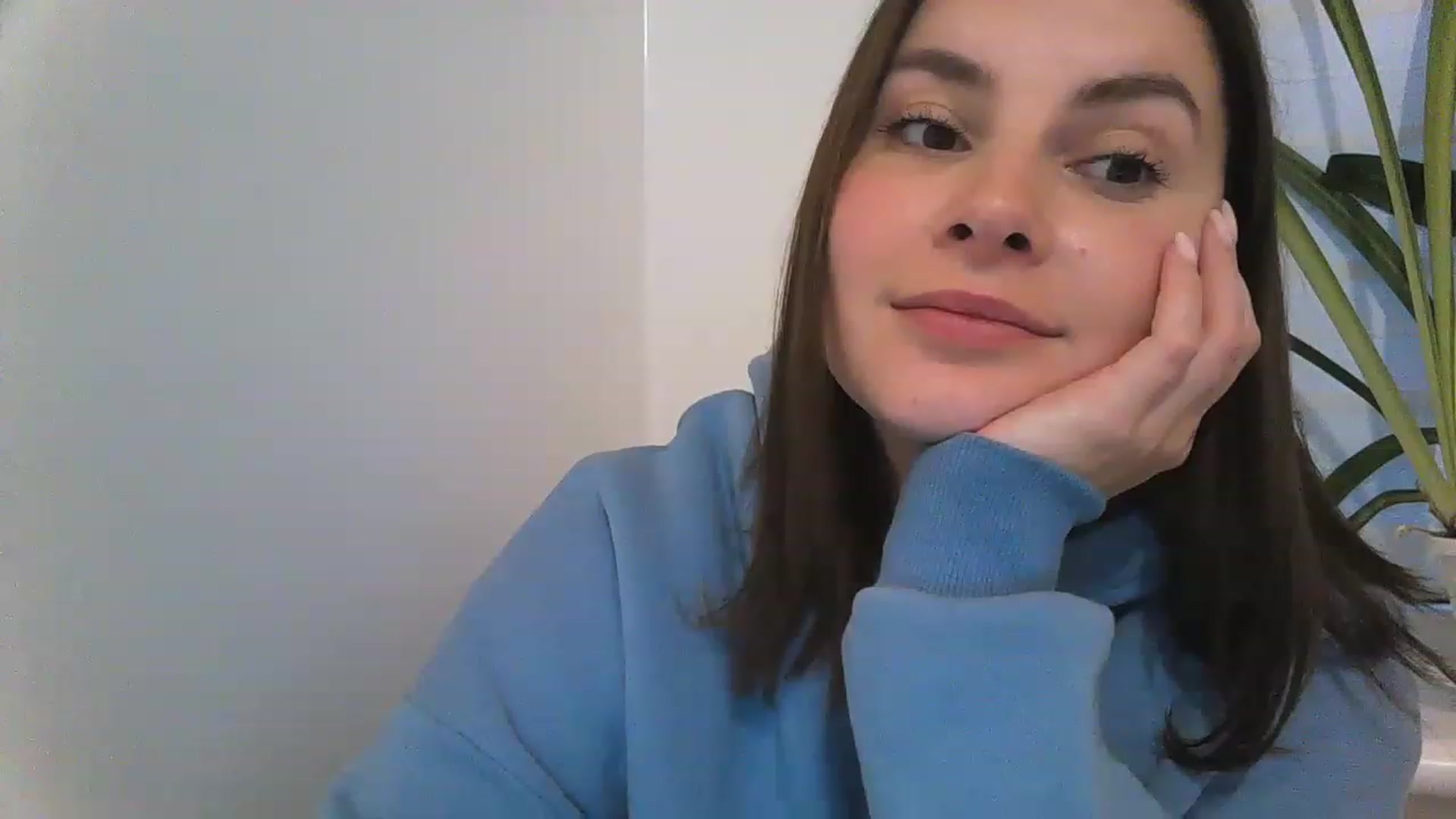 Gallery image thumbnail from MisssLove_is's myfreecams stream on, 12/04/2022, 14:22 image 10 of 20