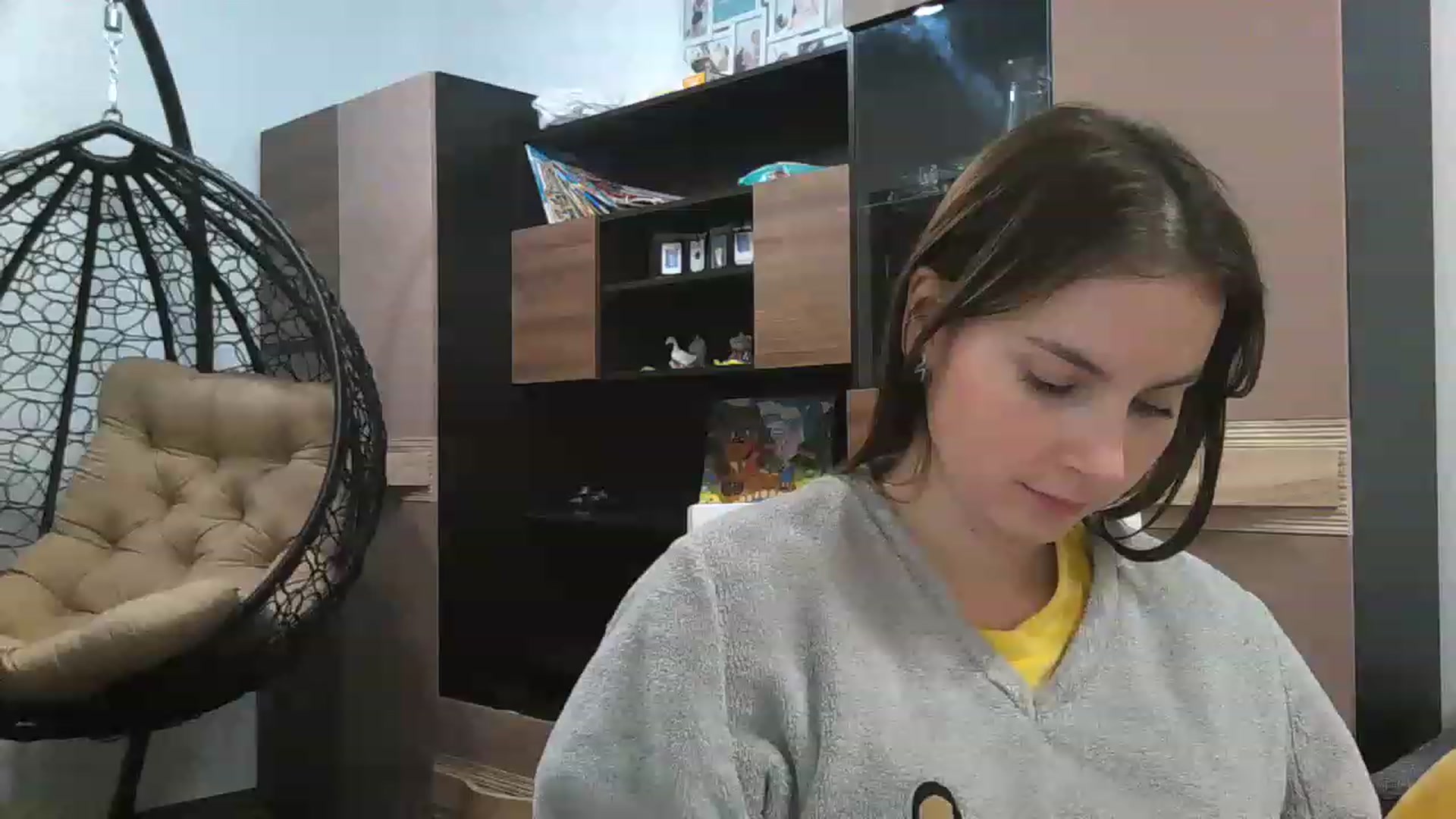 Gallery image thumbnail from MisssLove_is's myfreecams stream on, 12/06/2022, 17:07 image 6 of 20