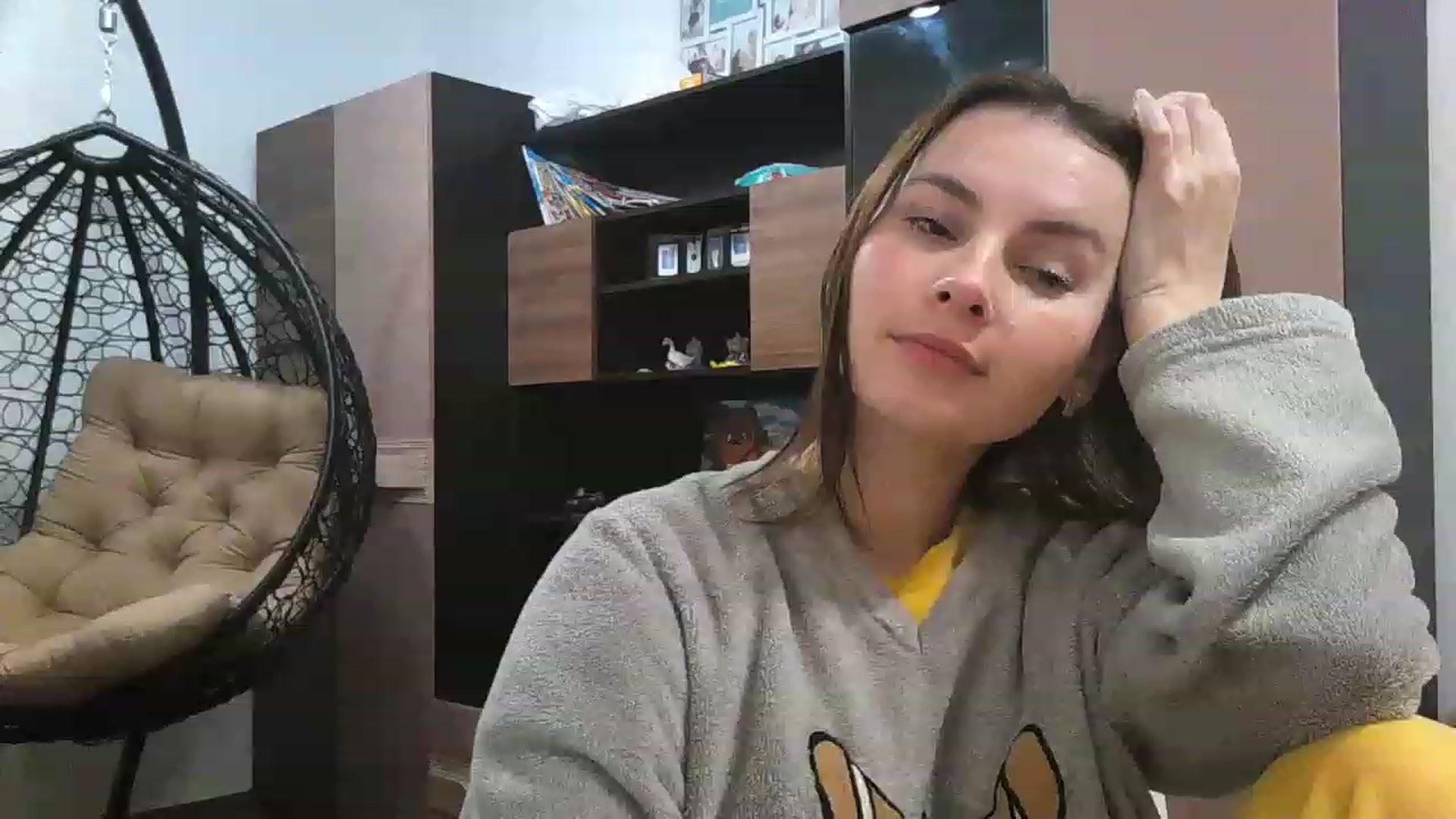Gallery image thumbnail from MisssLove_is's myfreecams stream on, 12/06/2022, 17:07 image 19 of 20