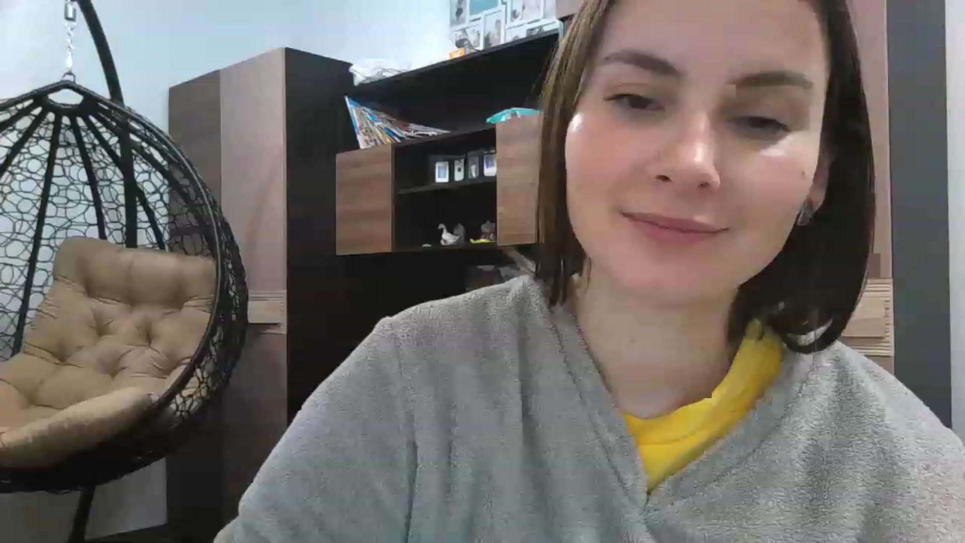 Gallery image thumbnail from MisssLove_is's myfreecams stream on, 12/06/2022, 17:07 image 17 of 20