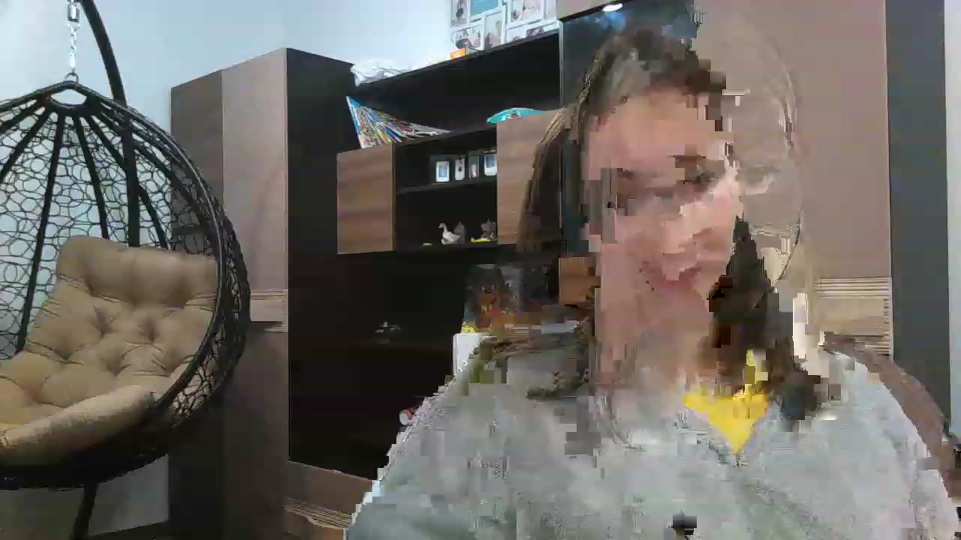 Gallery image thumbnail from MisssLove_is's myfreecams stream on, 12/06/2022, 17:07 image 14 of 20