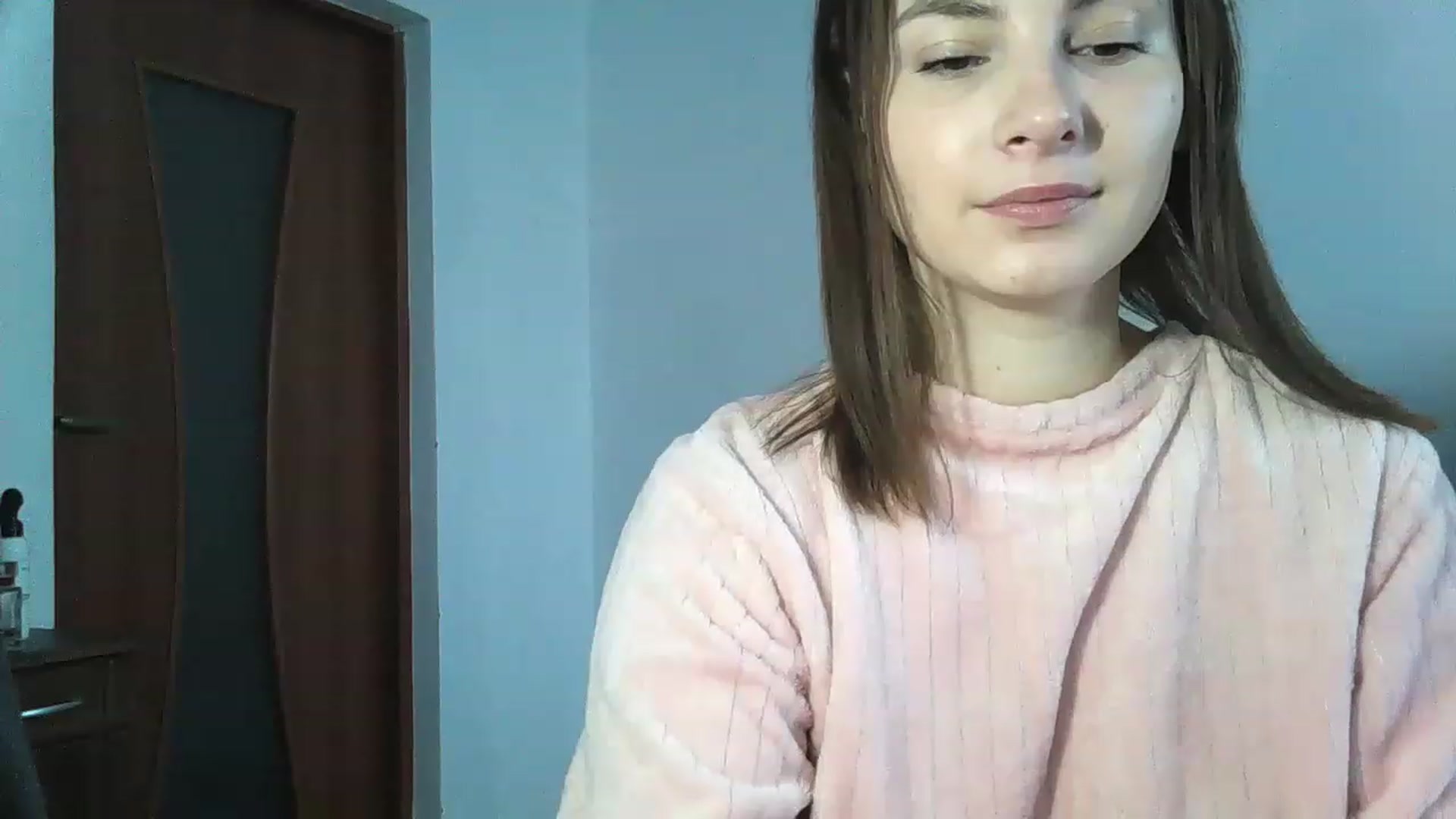 Gallery image thumbnail from MisssLove_is's myfreecams stream on, 12/12/2022, 10:18 image 6 of 20