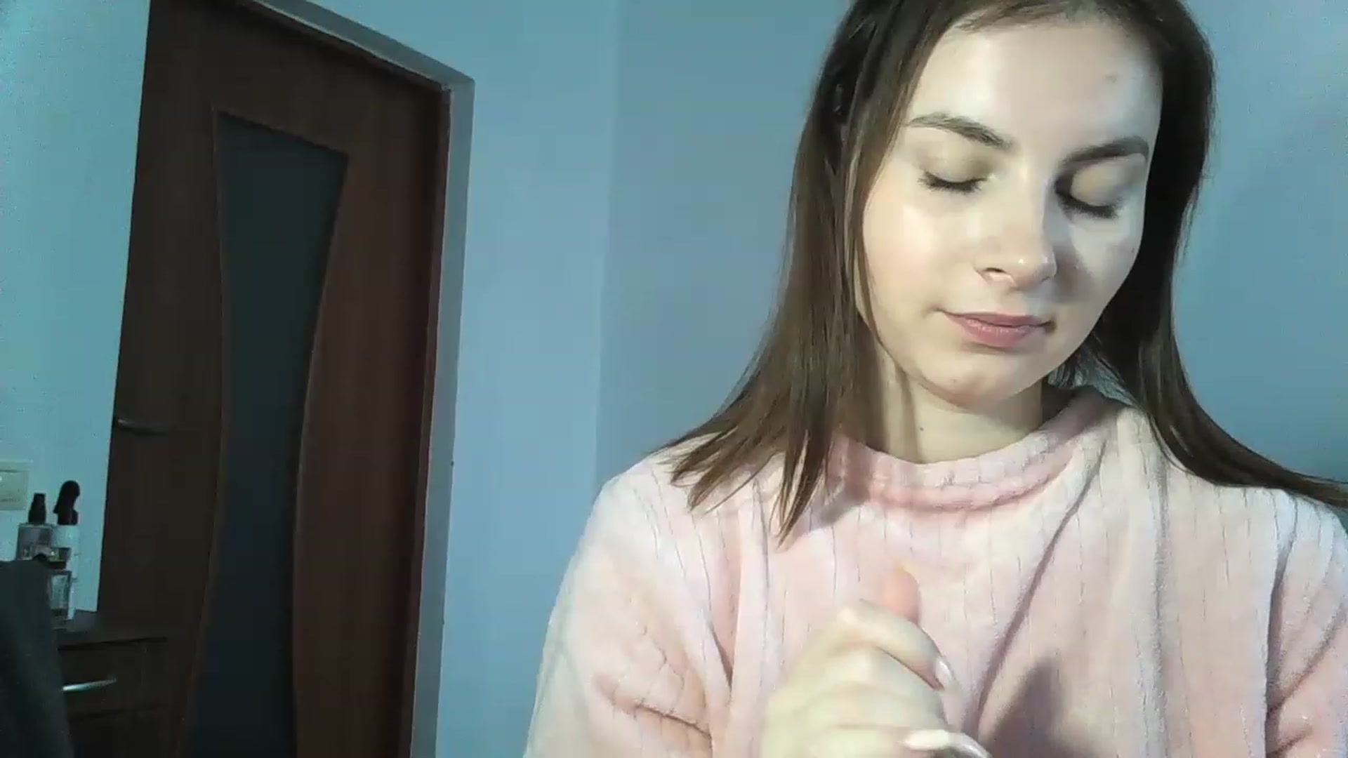 Gallery image thumbnail from MisssLove_is's myfreecams stream on, 12/12/2022, 10:18 image 18 of 20