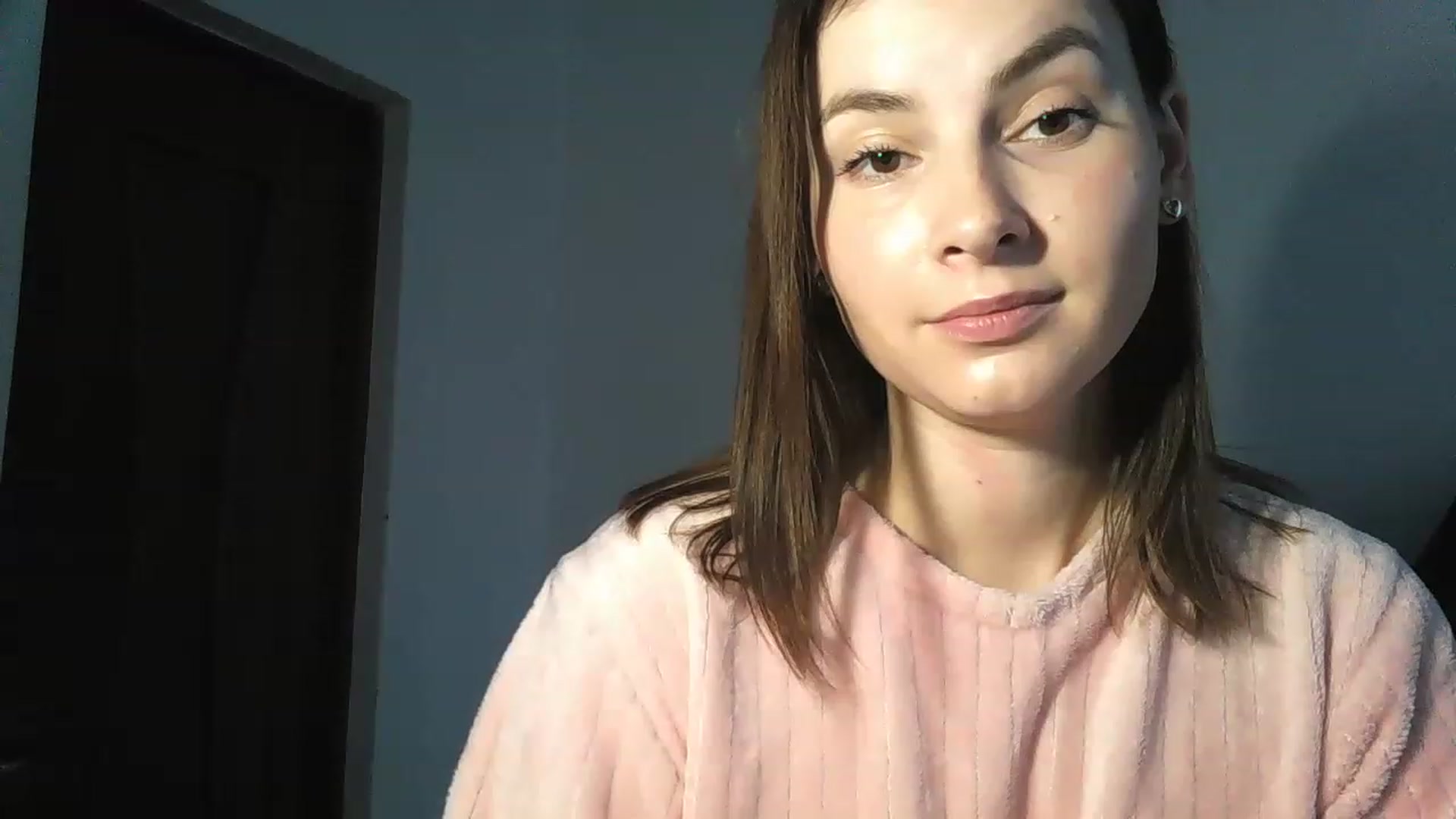 Gallery image thumbnail from MisssLove_is's myfreecams stream on, 12/12/2022, 14:51 image 1 of 20