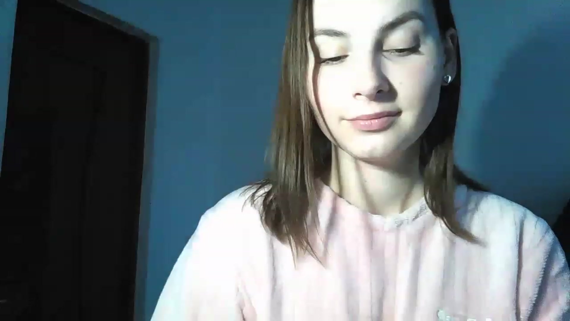 Gallery image thumbnail from MisssLove_is's myfreecams stream on, 12/12/2022, 14:51 image 3 of 20