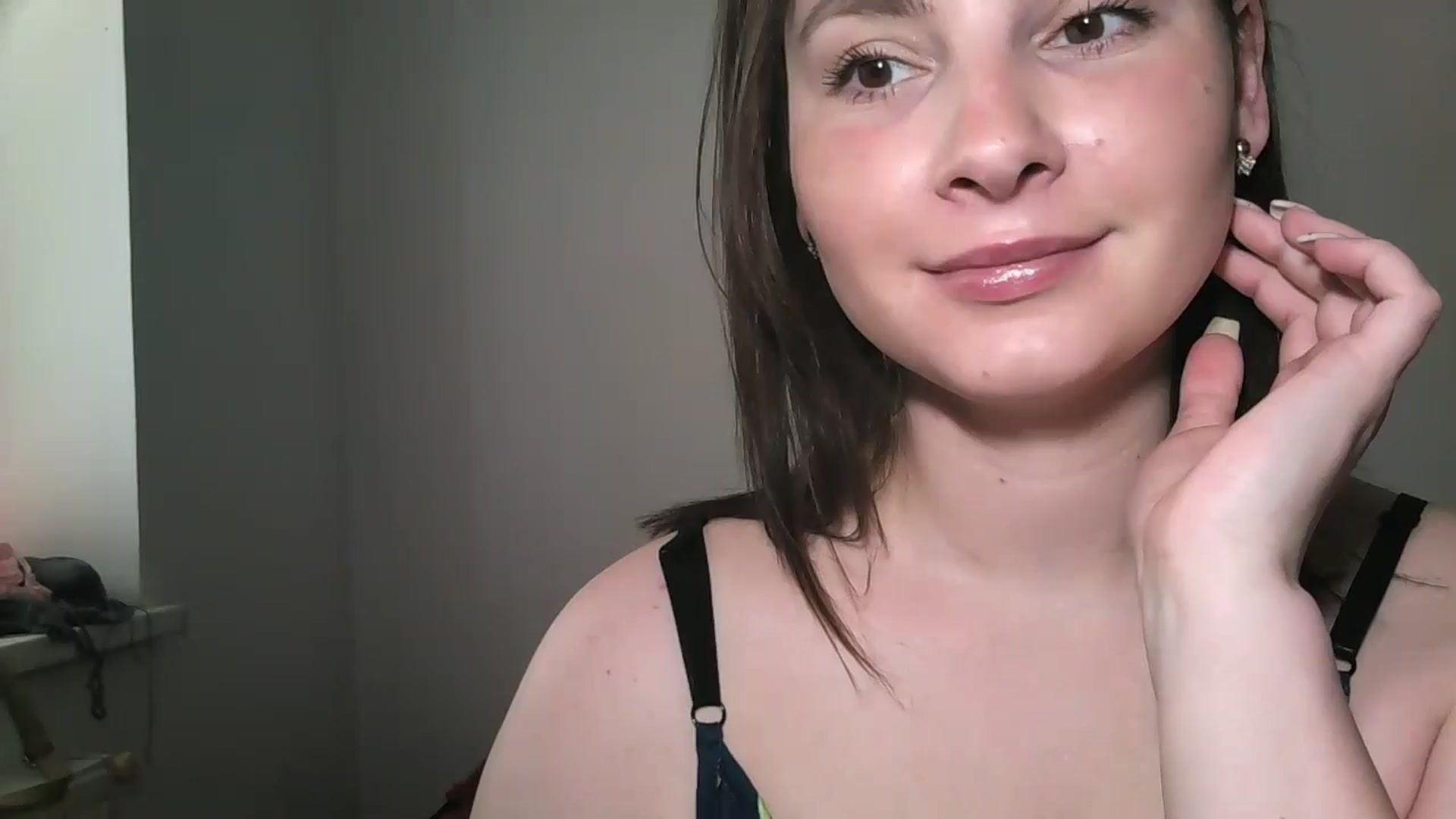 Gallery image thumbnail from MisssLove_is's myfreecams stream on, 05/21/2024, 12:46 image 1 of 20