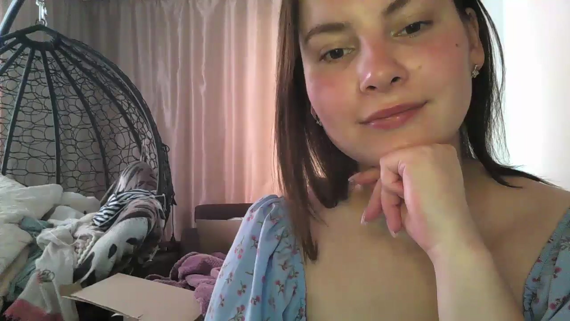 Gallery image thumbnail from MisssLove_is's myfreecams stream on, 06/18/2024, 08:57 image 15 of 20