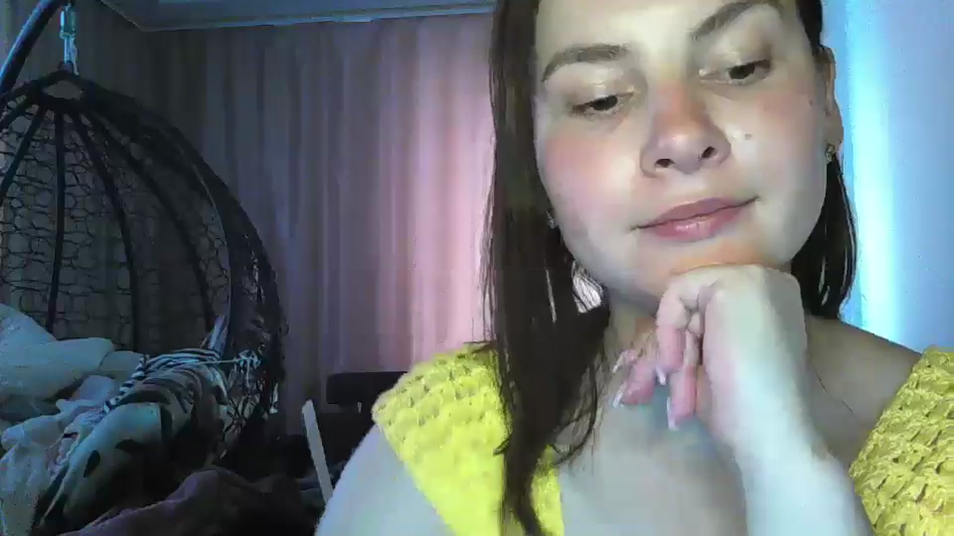 Gallery image thumbnail from MisssLove_is's myfreecams stream on, 06/18/2024, 16:24 image 12 of 20
