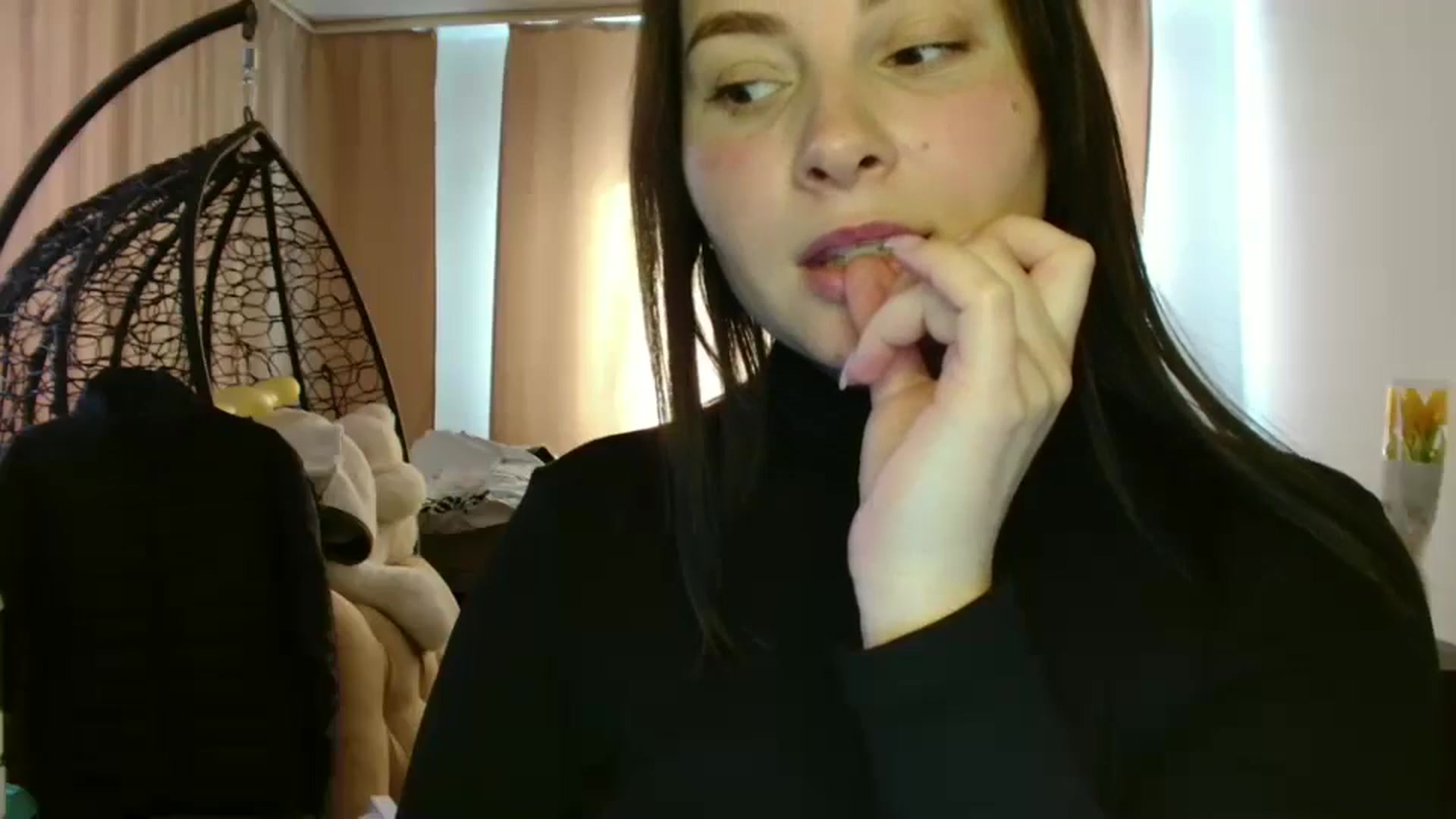 Gallery image thumbnail from MisssLove_is's myfreecams stream on, 03/18/2025, 14:09 image 18 of 20