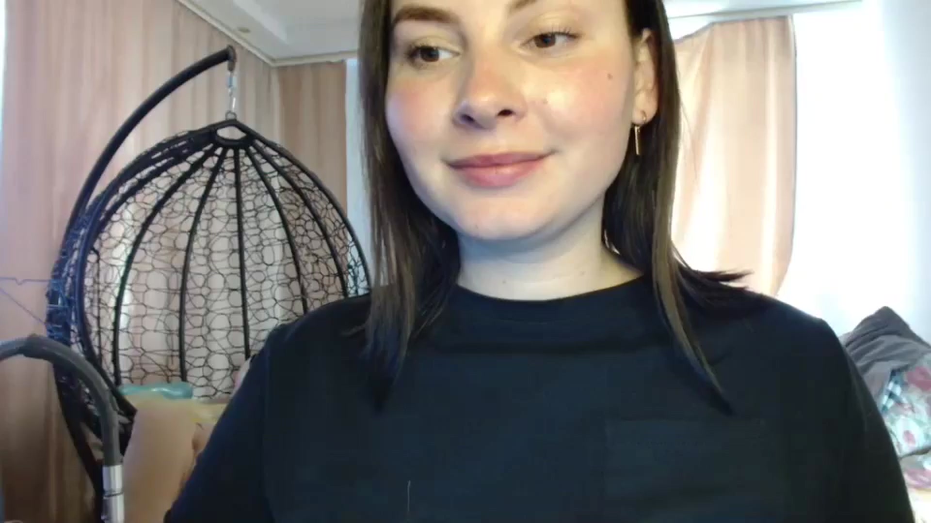 Gallery image thumbnail from MisssLove_is's myfreecams stream on, 04/20/2025, 15:51 image 4 of 20