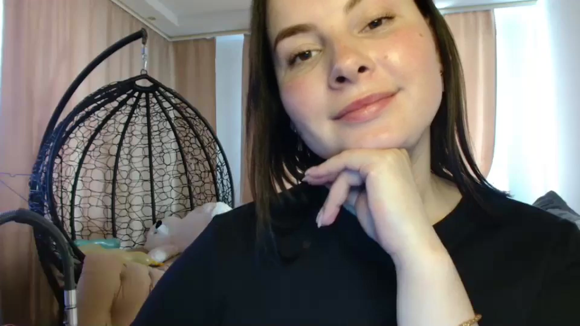 Gallery image thumbnail from MisssLove_is's myfreecams stream on, 04/20/2025, 15:51 image 8 of 20