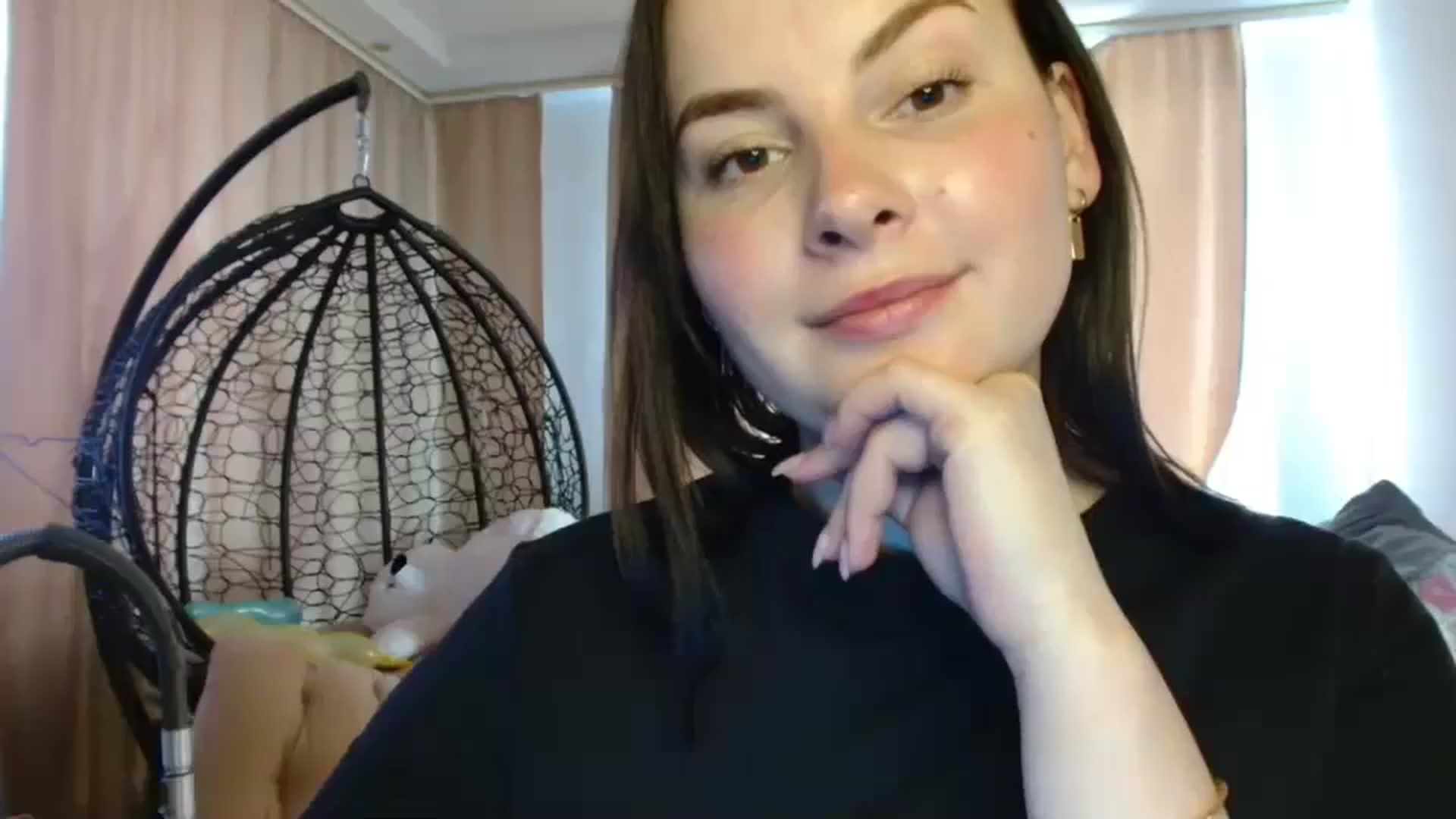 Gallery image thumbnail from MisssLove_is's myfreecams stream on, 04/20/2025, 15:51 image 12 of 20