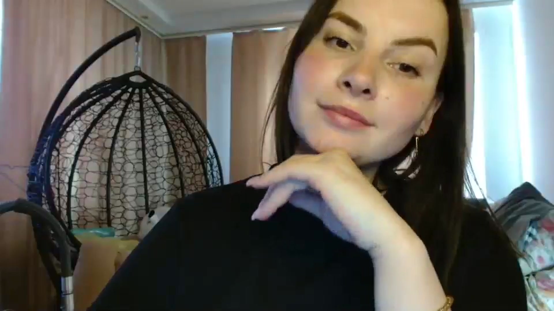 Gallery image thumbnail from MisssLove_is's myfreecams stream on, 04/20/2025, 15:51 image 3 of 20