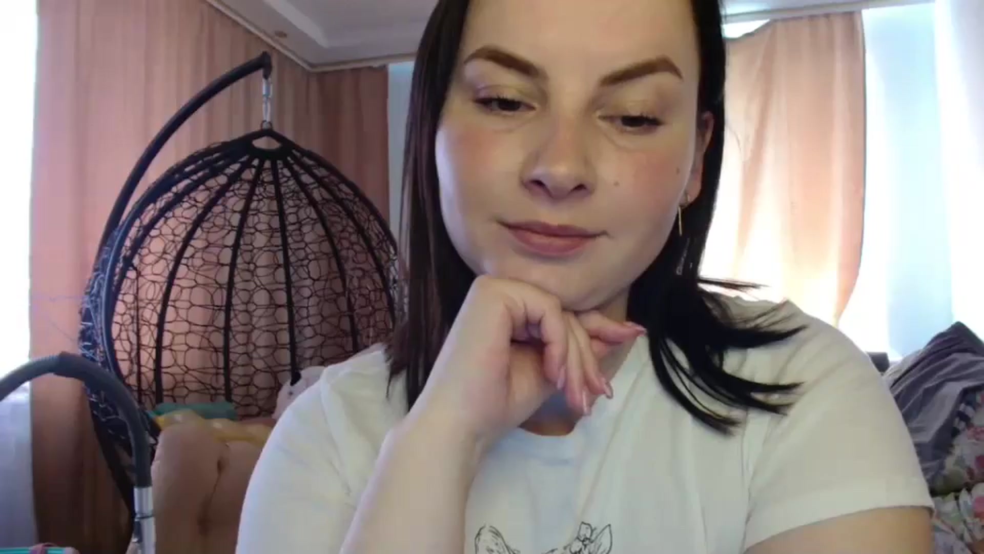 Gallery image thumbnail from MisssLove_is's myfreecams stream on, 04/21/2025, 08:50 image 4 of 20