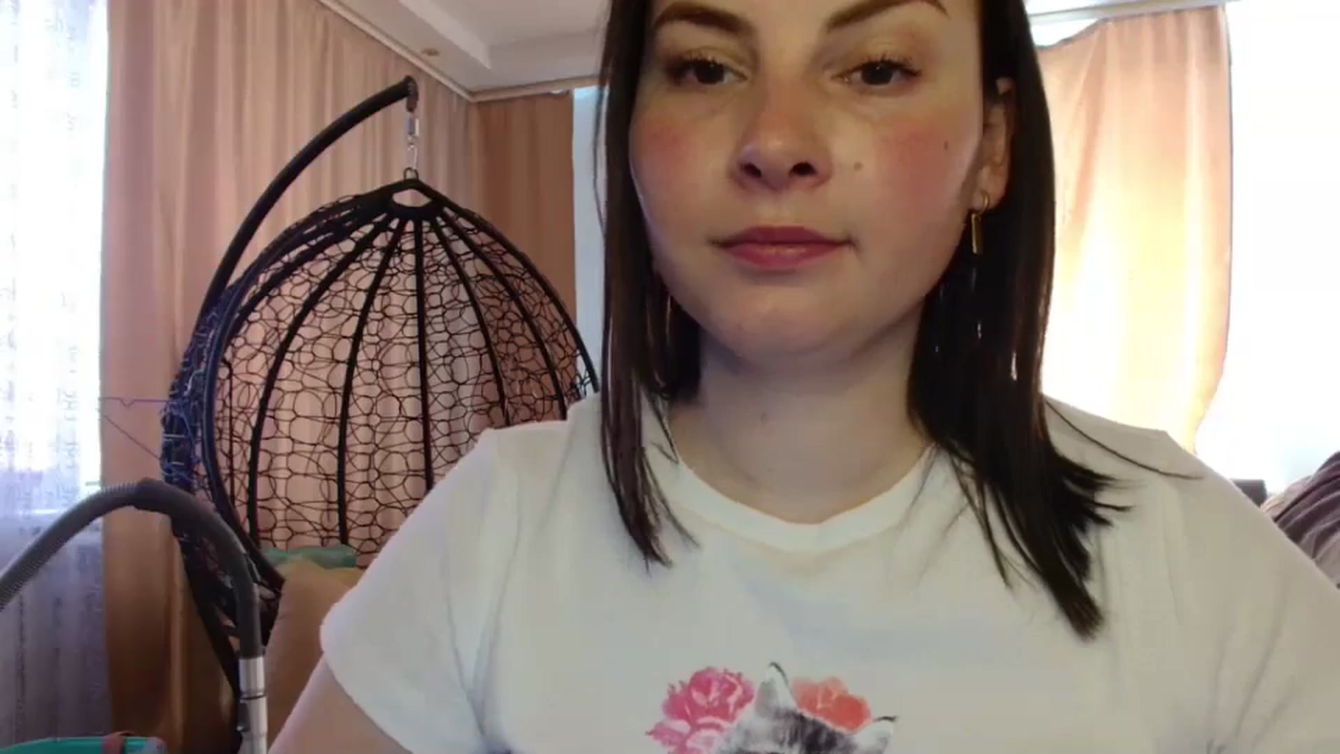 Gallery image thumbnail from MisssLove_is's myfreecams stream on, 04/21/2025, 10:53 image 16 of 20