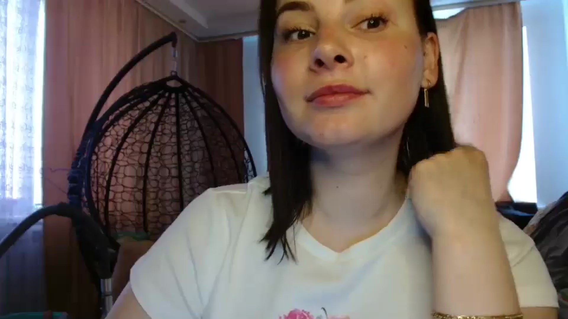 Gallery image thumbnail from MisssLove_is's myfreecams stream on, 04/21/2025, 12:41 image 18 of 20